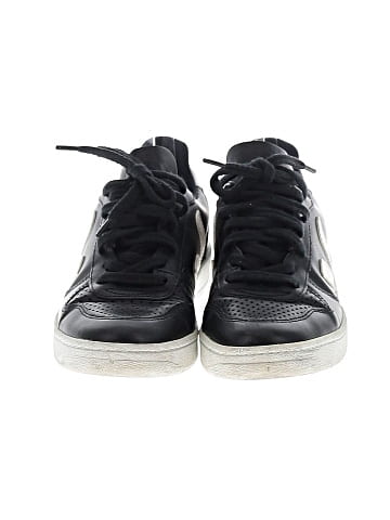 VEJA Sneakers (view 2)