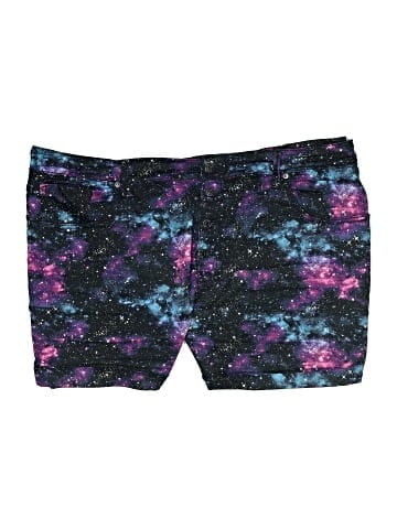Hot Topic Shorts (view 1)
