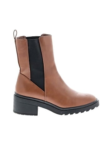 Amazon Essentials Boots (view 1)