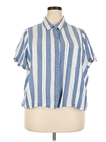 Old Navy Short Sleeve Button-Down Shirt (view 1)