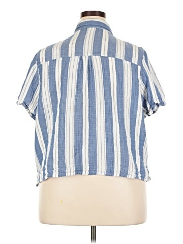 Old Navy Short Sleeve Button-Down Shirt (view 2)