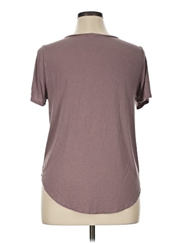 Charlotte Russe Short Sleeve T-Shirt (view 2)