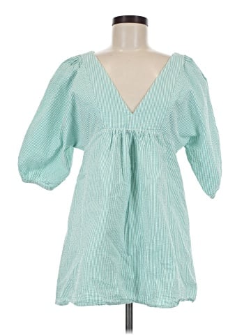 Urban Outfitters Casual Dress (view 1)