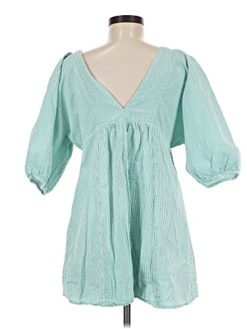 Urban Outfitters Casual Dress (view 2)