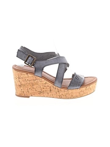 Nicole Wedges (view 1)