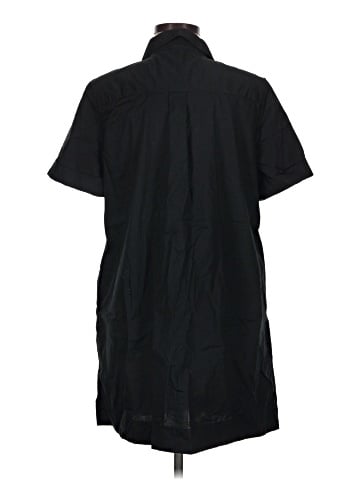 Old Navy Short Sleeve Button-Down Shirt (view 2)