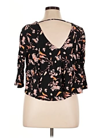 Xhilaration Short Sleeve Blouse (view 2)