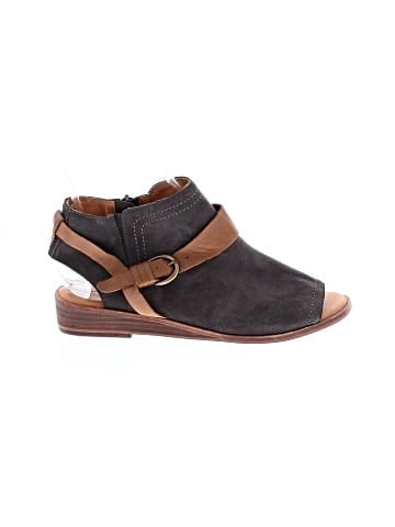 Gee WaWa Sandals (view 1)