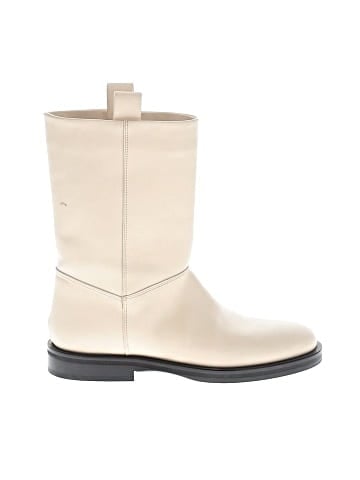 Closed Boots (view 1)