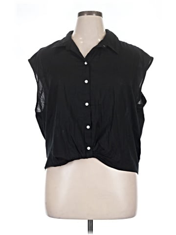Old Navy Short Sleeve Button-Down Shirt (view 1)