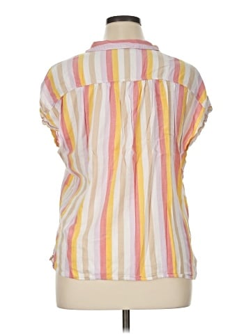 Old Navy Sleeveless Button-Down Shirt (view 2)