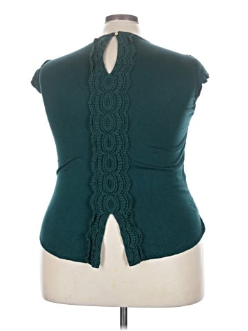 Daniel Rainn Sleeveless T-Shirt (view 2)
