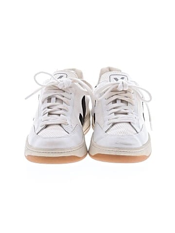 VEJA Sneakers (view 2)