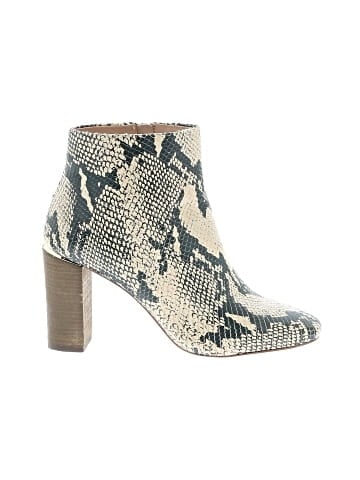 Pour La Victoire Ankle Boots (view 1)