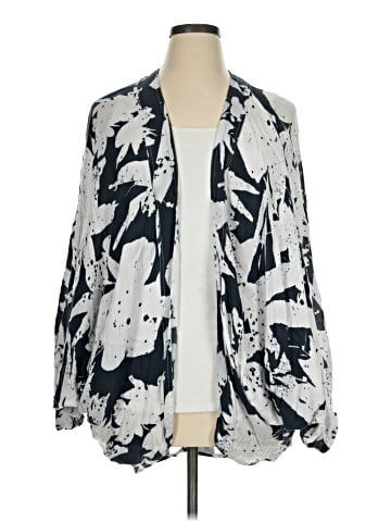Akemi + Kin Kimono (view 1)