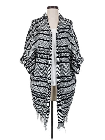 Lovestitch Poncho (view 1)