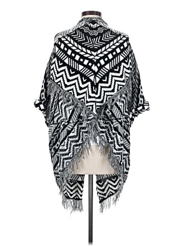 Lovestitch Poncho (view 2)