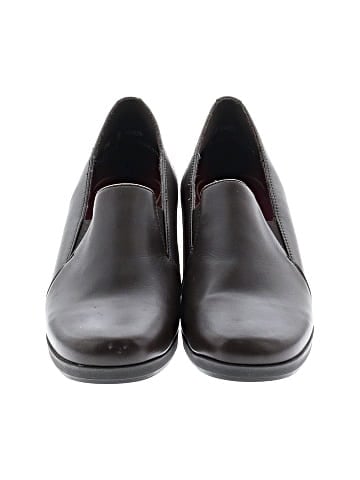 Munro American Heels (view 2)