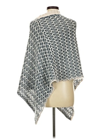 Simply Noelle Poncho (view 2)