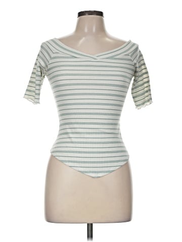 Charlotte Russe Short Sleeve T-Shirt (view 1)
