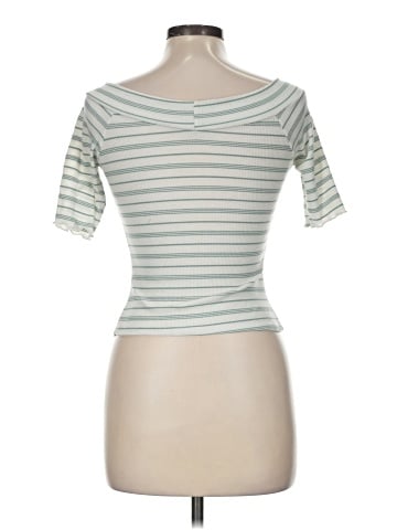 Charlotte Russe Short Sleeve T-Shirt (view 2)