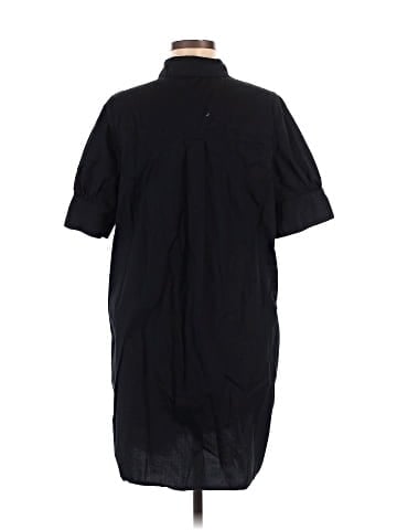 Old Navy Short Sleeve Button-Down Shirt (view 2)