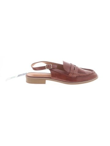 Universal Thread Flats (view 1)