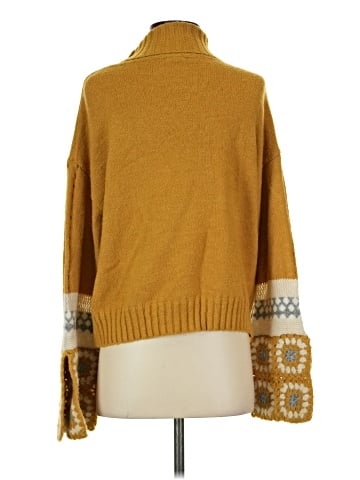 En Creme Turtleneck Sweater (view 2)