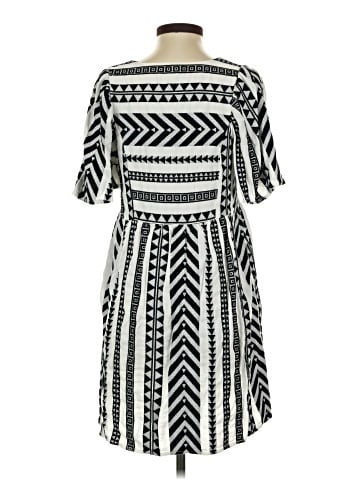 Old Navy Casual Dress (view 2)
