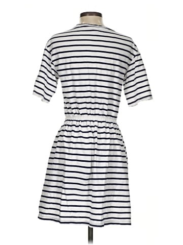 Old Navy Casual Dress (view 2)