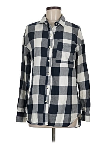 Old Navy Long Sleeve Button-Down Shirt (view 1)