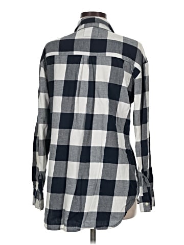 Old Navy Long Sleeve Button-Down Shirt (view 2)