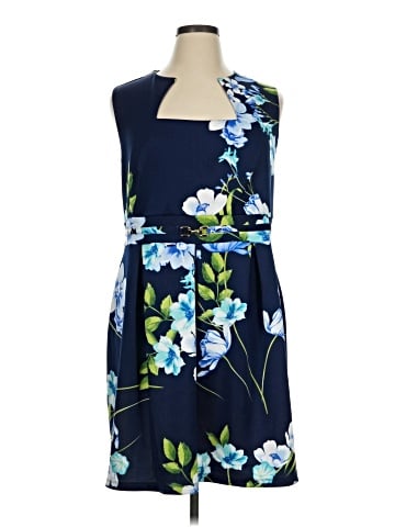 En Focus Cocktail Dress (view 1)