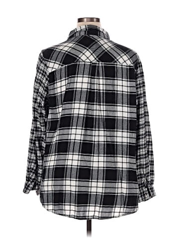 Maurices Long Sleeve Button-Down Shirt (view 2)