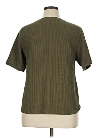Uniqlo Short Sleeve T-Shirt (view 2)