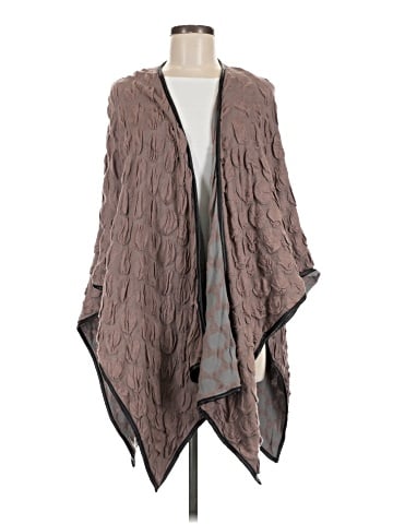 Alberto Makali Poncho (view 1)