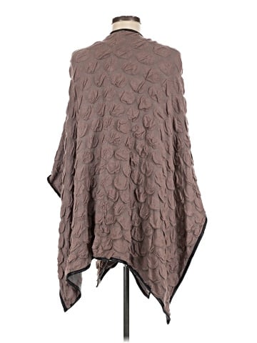 Alberto Makali Poncho (view 2)