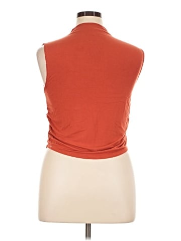 Old Navy Sleeveless T-Shirt (view 2)