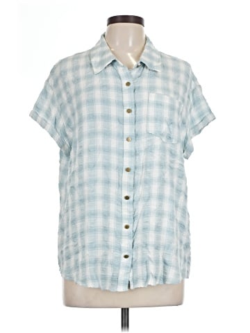 Maurices Short Sleeve Button-Down Shirt (view 1)