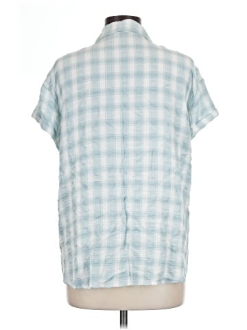 Maurices Short Sleeve Button-Down Shirt (view 2)