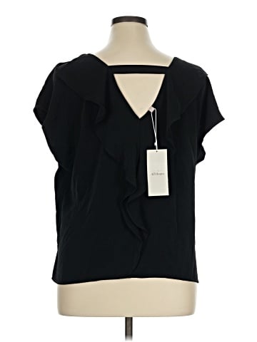 Elizabeth & Clarke Short Sleeve Top (view 2)