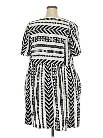 Old Navy Casual Dress (view 2)