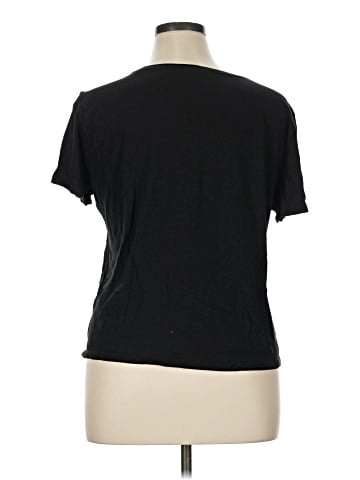Victoria's Secret Short Sleeve T-Shirt (view 2)