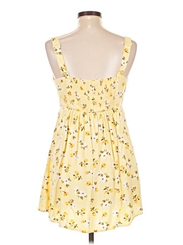 Old Navy Casual Dress (view 2)