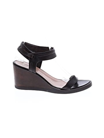 Camper Wedges (view 1)