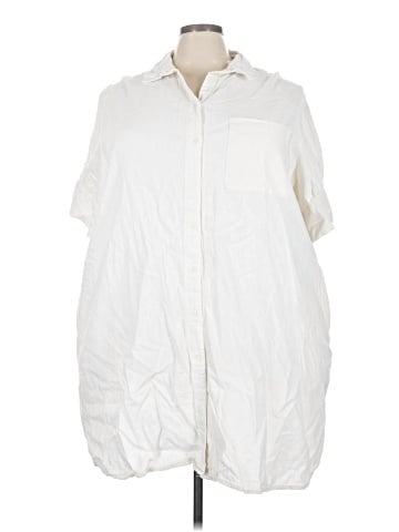 Old Navy Sleeveless Button-Down Shirt (view 1)
