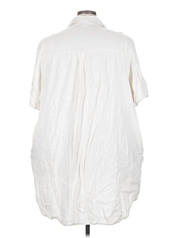 Old Navy Sleeveless Button-Down Shirt (view 2)