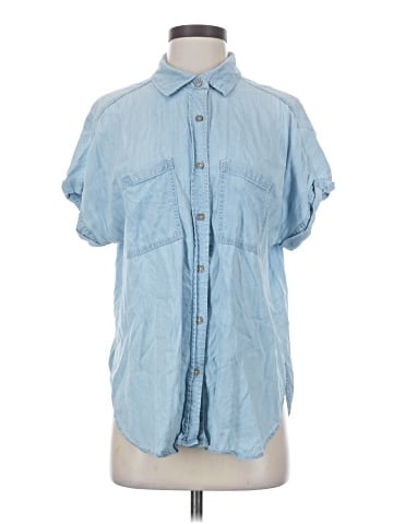 Maurices Short Sleeve Button-Down Shirt (view 1)