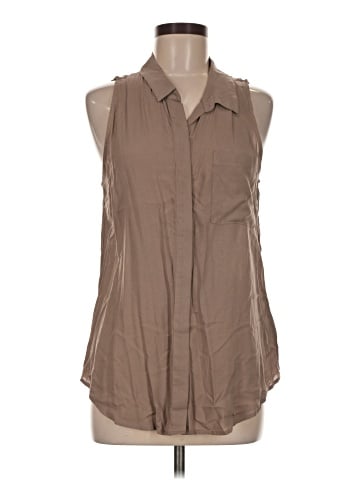 Old Navy Sleeveless Button-Down Shirt (view 1)