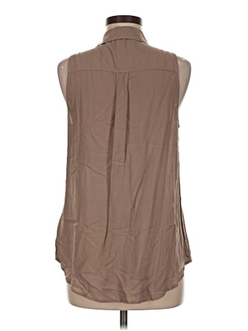 Old Navy Sleeveless Button-Down Shirt (view 2)